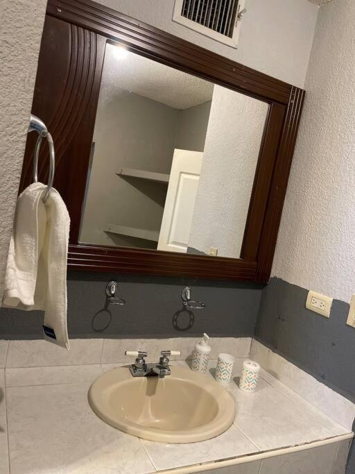 Casa Granada Cercana A Consulado Y Aeropuerto. Ciudad Juárez Esterno foto